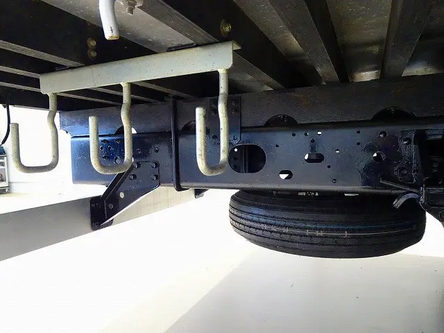 燃料タンク100L　右シャシ中央工具箱　左右シャシリア3連タイヤチェーンフック|いすゞ フォワード TKG-FRR90S2(2WD)の写真43