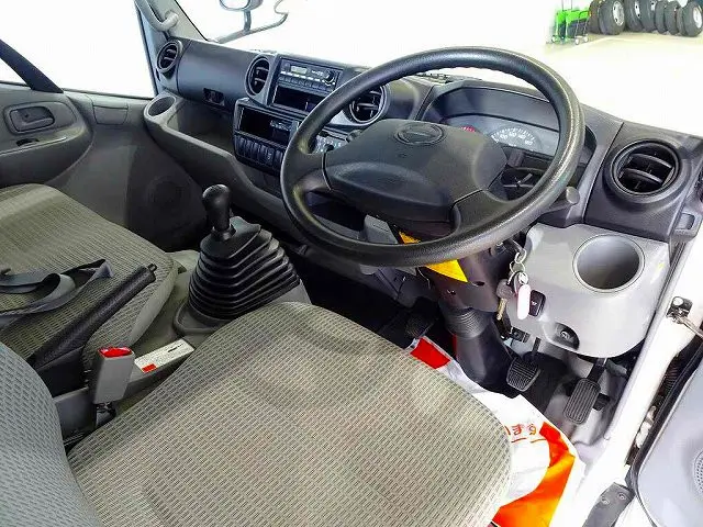 AC　PS　PW　SRS　ABS　集中ドアロック　左電格ミラー　ラジオ　ETC2.0　ターボ　排気ブレーキ　フォグランプ　トラクションコントロール　室内LED灯|日野 デュトロ TKG-XZC605M(2WD)の写真5