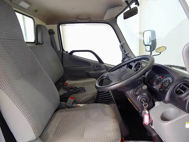 AC　PS　PW　SRS　ABS　集中ドアロック　左電格ミラー　ラジオ　ETC2.0　ターボ　排気ブレーキ　フォグランプ　トラクションコントロール　室内LED灯|日野 デュトロ TKG-XZC605M(2WD)の写真6