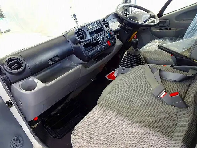 AC　PS　PW　SRS　ABS　集中ドアロック　左電格ミラー　ラジオ　ETC2.0　ターボ　排気ブレーキ　フォグランプ　トラクションコントロール　室内LED灯|日野 デュトロ TKG-XZC605M(2WD)の写真7