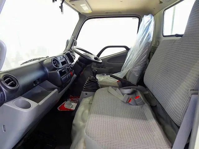 AC　PS　PW　SRS　ABS　集中ドアロック　左電格ミラー　ラジオ　ETC2.0　ターボ　排気ブレーキ　フォグランプ　トラクションコントロール　室内LED灯|日野 デュトロ TKG-XZC605M(2WD)の写真8