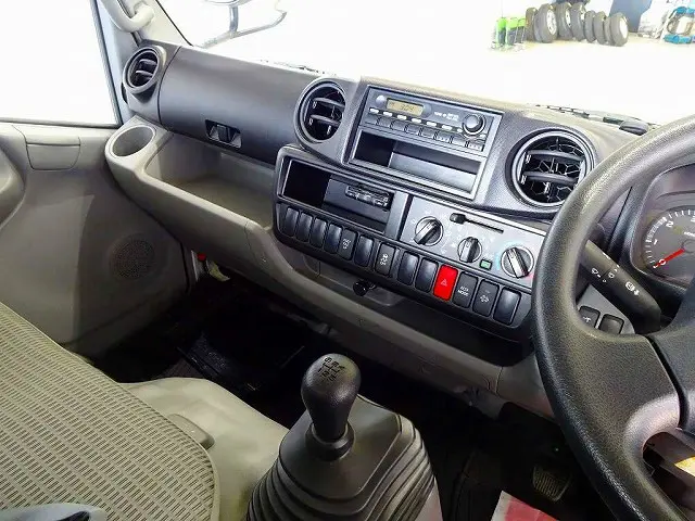 AC　PS　PW　SRS　ABS　集中ドアロック　左電格ミラー　ラジオ　ETC2.0　ターボ　排気ブレーキ　フォグランプ　トラクションコントロール　室内LED灯|日野 デュトロ TKG-XZC605M(2WD)の写真9