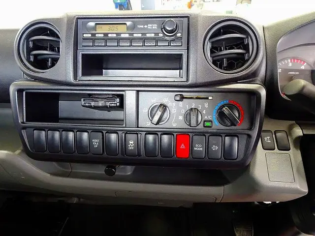 AC　PS　PW　SRS　ABS　集中ドアロック　左電格ミラー　ラジオ　ETC2.0　ターボ　排気ブレーキ　フォグランプ　トラクションコントロール　室内LED灯|日野 デュトロ TKG-XZC605M(2WD)の写真10