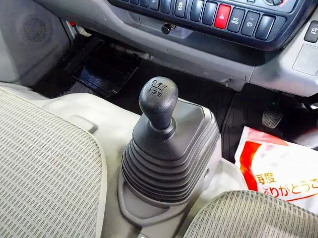 フロア5MT|日野 デュトロ TKG-XZC605M(2WD)の写真14