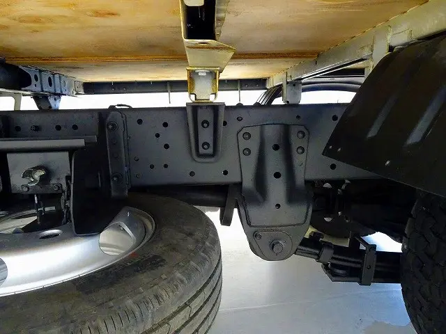 燃料タンク80L　シャーシは 錆止め/マフラー塗装 仕上げに力を入れています。|日野 デュトロ TKG-XZC605M(2WD)の写真34