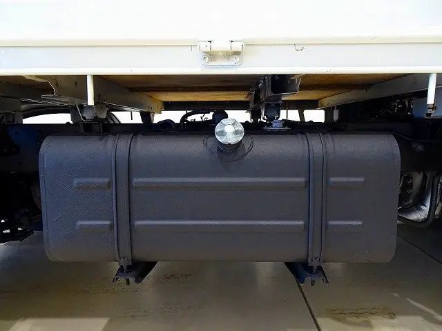 燃料タンク80L　シャーシは 錆止め/マフラー塗装 仕上げに力を入れています。|日野 デュトロ TKG-XZC605M(2WD)の写真39