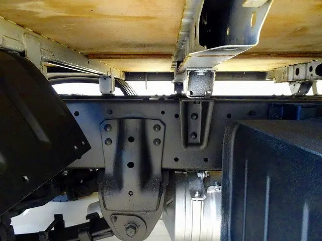 燃料タンク80L　シャーシは 錆止め/マフラー塗装 仕上げに力を入れています。|日野 デュトロ TKG-XZC605M(2WD)の写真40