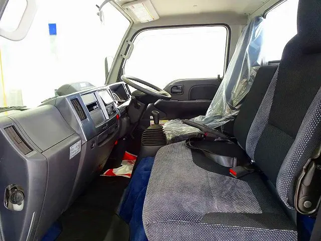 坂道発進補助装置 車線逸脱警報装置 衝突被害軽減ブレーキ アイドリングストップ フォグランプ トラクションコントロール|いすゞ エルフ 2RG-NKR88A(2WD)の写真8