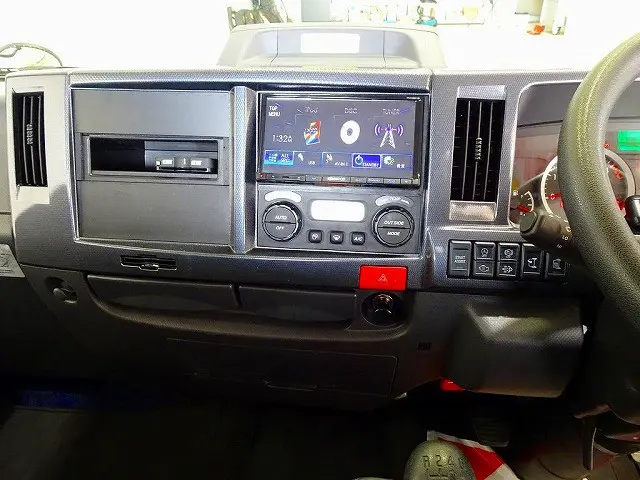 坂道発進補助装置 車線逸脱警報装置 衝突被害軽減ブレーキ アイドリングストップ フォグランプ トラクションコントロール|いすゞ エルフ 2RG-NKR88A(2WD)の写真10