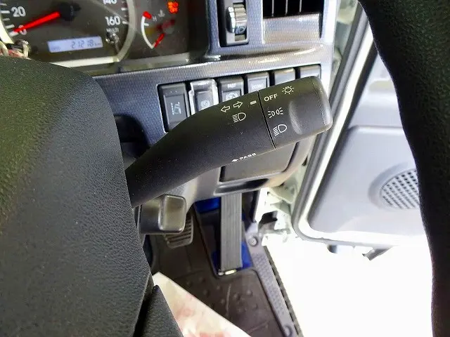 いすゞ エルフ 2RG-NKR88A(2WD)の写真18