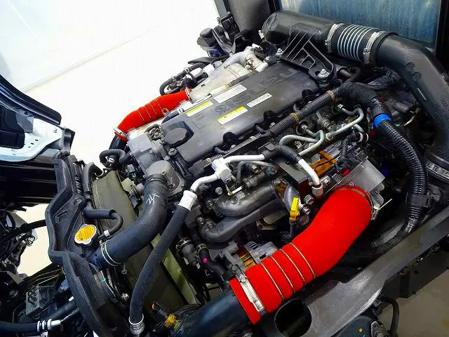 エンジンルーム|いすゞ エルフ 2RG-NKR88A(2WD)の写真32