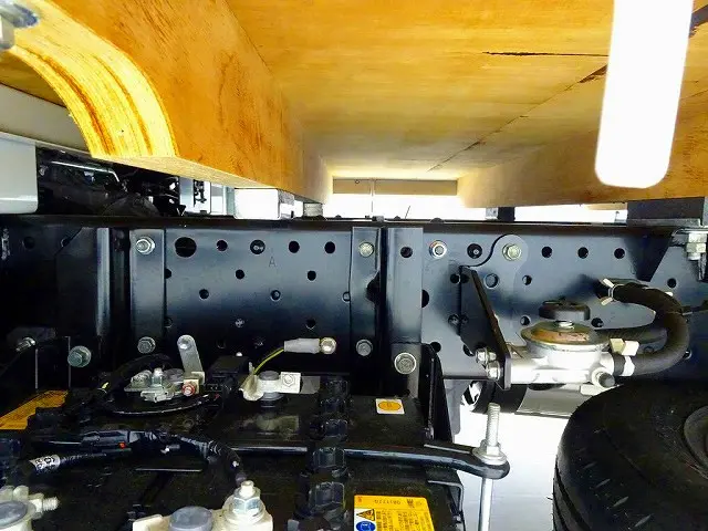 メッキホイールカバー付|いすゞ エルフ 2RG-NKR88A(2WD)の写真33