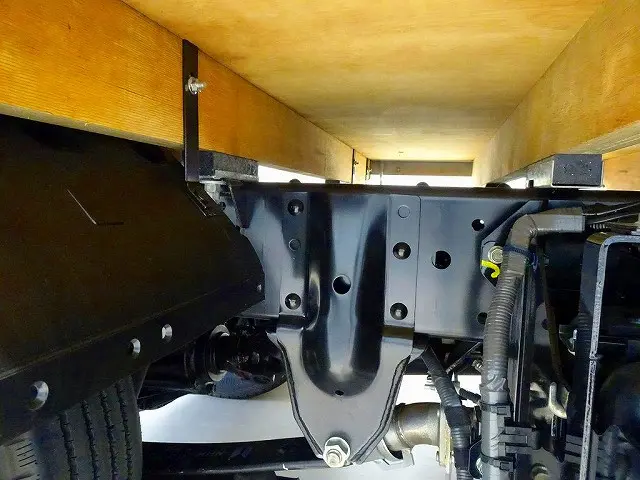 シャーシは 錆止め/マフラー塗装 仕上げに力を入れています。|いすゞ エルフ 2RG-NKR88A(2WD)の写真39