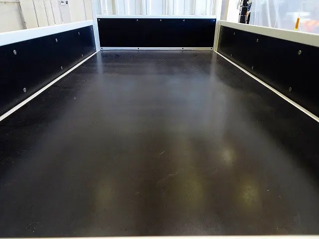 荷台内寸：311×161×38　三方開　床鉄板張り　リアアオリチェーン2個|いすゞ エルフ TPG-NJR85A(2WD)の写真18