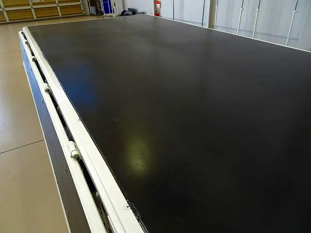 荷台内寸：311×161×38　三方開　床鉄板張り　リアアオリチェーン2個|いすゞ エルフ TPG-NJR85A(2WD)の写真24