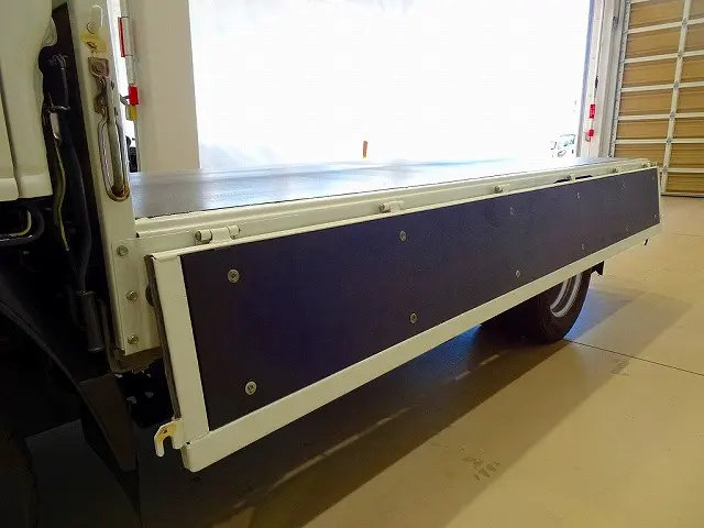 荷台内寸：311×161×38　三方開　床鉄板張り　リアアオリチェーン2個|いすゞ エルフ TPG-NJR85A(2WD)の写真25