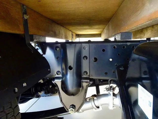 燃料タンク75L　シャーシは 錆止め/マフラー塗装 仕上げに力を入れています。|いすゞ エルフ TPG-NJR85A(2WD)の写真39