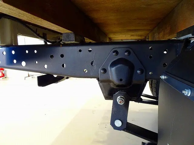 燃料タンク75L　シャーシは 錆止め/マフラー塗装 仕上げに力を入れています。|いすゞ エルフ TPG-NJR85A(2WD)の写真40