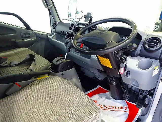 AC PS PW SRS ABS キーレス AM/FMラジオ ETC ターボ フォグランプ 携帯電話ホルダー付 左シャシリア工具箱|トヨタ ダイナ LDF-KDY281(4WD)の写真5