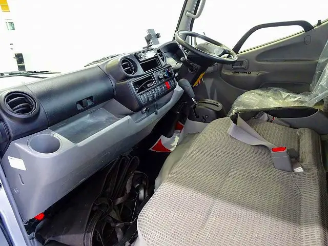 AC PS PW SRS ABS キーレス AM/FMラジオ ETC ターボ フォグランプ 携帯電話ホルダー付 左シャシリア工具箱|トヨタ ダイナ LDF-KDY281(4WD)の写真7