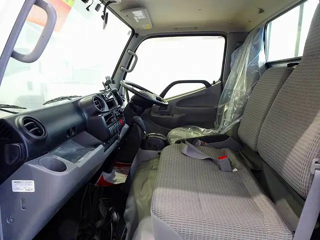 AC PS PW SRS ABS キーレス AM/FMラジオ ETC ターボ フォグランプ 携帯電話ホルダー付 左シャシリア工具箱|トヨタ ダイナ LDF-KDY281(4WD)の写真8