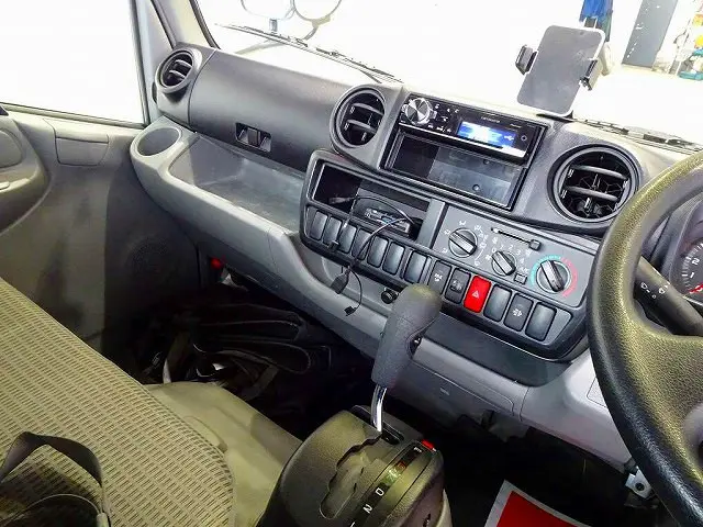 AC PS PW SRS ABS キーレス AM/FMラジオ ETC ターボ フォグランプ 携帯電話ホルダー付 左シャシリア工具箱|トヨタ ダイナ LDF-KDY281(4WD)の写真9