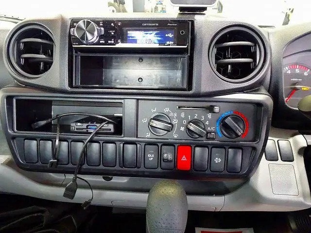 AC PS PW SRS ABS キーレス AM/FMラジオ ETC ターボ フォグランプ 携帯電話ホルダー付 左シャシリア工具箱|トヨタ ダイナ LDF-KDY281(4WD)の写真10