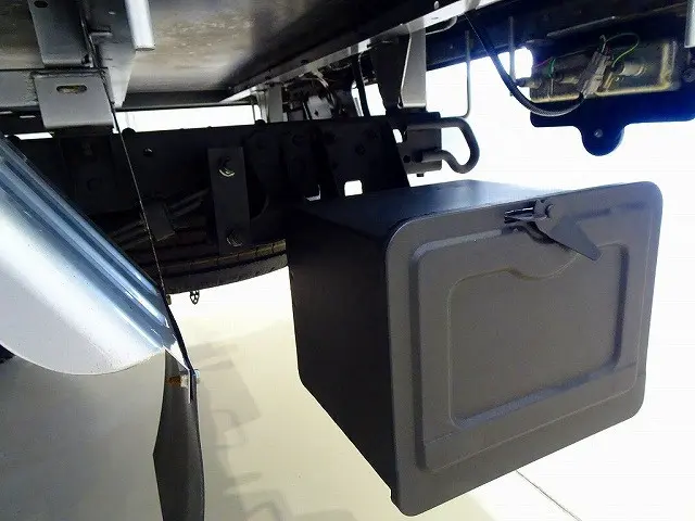 左シャシリア工具箱 シャーシは 錆止め/マフラー塗装 仕上げに力を入れています。|トヨタ ダイナ LDF-KDY281(4WD)の写真34