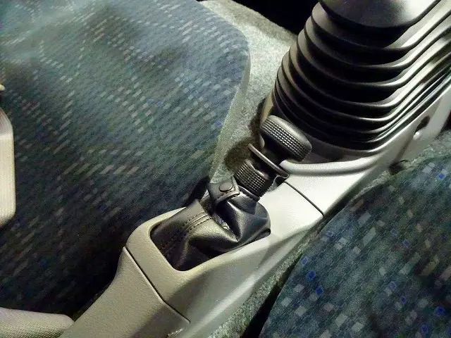 電動パーキングブレーキ|トヨタ ダイナ 2KG-XZC645(2WD)の写真17