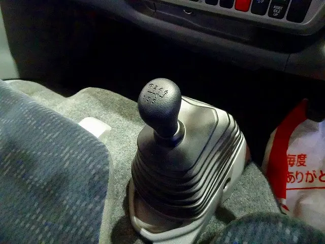 フロア6MT|トヨタ ダイナ 2KG-XZC645(2WD)の写真18