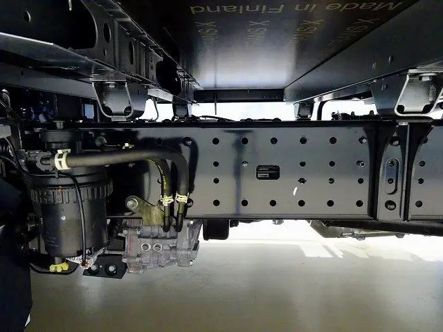 燃料タンク100L シャーシは 錆止め/マフラー塗装 仕上げに力を入れています。|トヨタ ダイナ 2KG-XZC645(2WD)の写真38