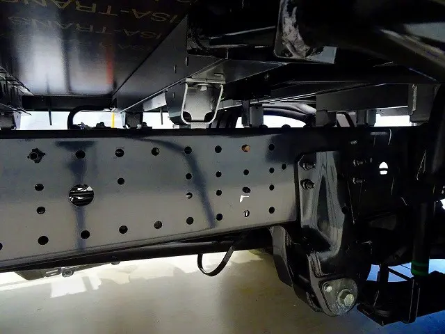 燃料タンク100L シャーシは 錆止め/マフラー塗装 仕上げに力を入れています。|トヨタ ダイナ 2KG-XZC645(2WD)の写真39