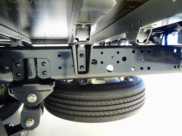 燃料タンク100L シャーシは 錆止め/マフラー塗装 仕上げに力を入れています。|トヨタ ダイナ 2KG-XZC645(2WD)の写真40