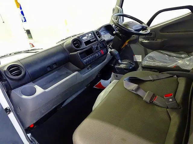 AC PS PW SRS ABS 集中ドアロック 左電格ミラー AM/FMラジオ ETC ドライブレコーダー ターボ 排気ブレーキ アイドリングストップ トラクションコントロール|日野 デュトロ TPG-XZU605M(2WD)の写真7