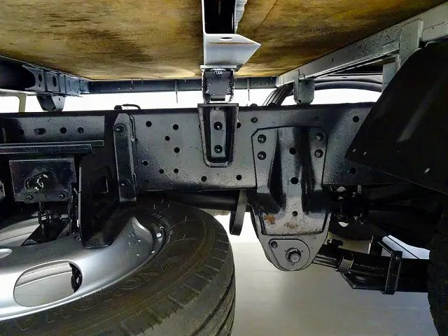 燃料タンク80L シャーシは 錆止め/マフラー塗装 仕上げに力を入れています。|日野 デュトロ TPG-XZU605M(2WD)の写真33