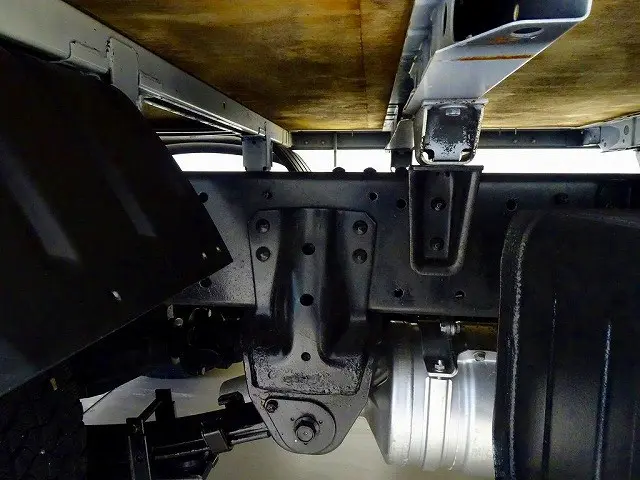 燃料タンク80L シャーシは 錆止め/マフラー塗装 仕上げに力を入れています。|日野 デュトロ TPG-XZU605M(2WD)の写真39