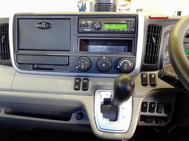 アドブルー　ターボ　排気ブレーキ　車線逸脱警報装置　衝突被害軽減ブレーキ　フォグランプ　トラクションコントロール|三菱 キャンター 2PG-FGA50(4WD)の写真10