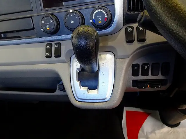 インパネAT　2ペダル|三菱 キャンター 2PG-FGA50(4WD)の写真15