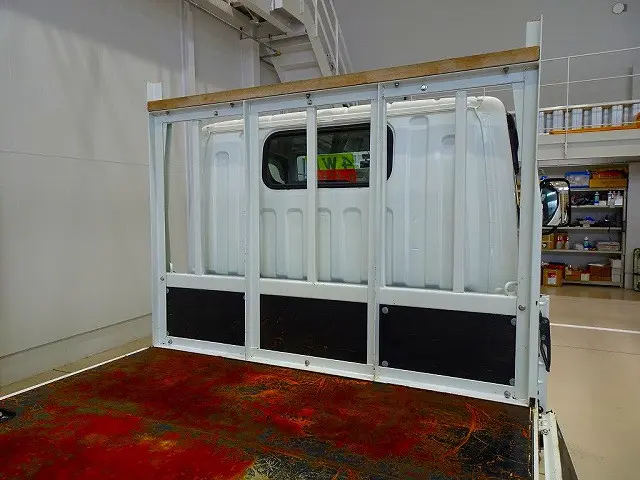 荷台内寸：434×179×38　三方開　床鉄板張り　埋め込みフック3対　左右セイコーラック　前立て鳥居アングル補強加工/枕木(ボルト止め)|三菱 キャンター 2PG-FGA50(4WD)の写真23