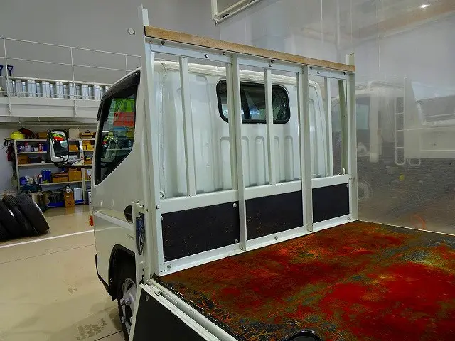 荷台内寸：434×179×38　三方開　床鉄板張り　埋め込みフック3対　左右セイコーラック　前立て鳥居アングル補強加工/枕木(ボルト止め)|三菱 キャンター 2PG-FGA50(4WD)の写真24