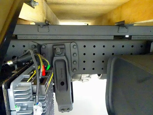 燃料タンク100L　右シャシ中央/リア工具箱　タイヤ止め2個　シャーシは 錆止め/マフラー塗装 仕上げに力を入れています。|三菱 キャンター 2PG-FGA50(4WD)の写真34