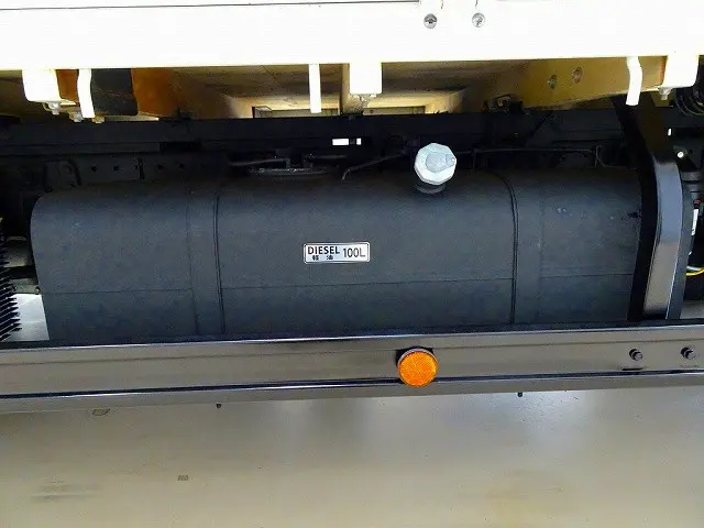 燃料タンク100L　右シャシ中央/リア工具箱　タイヤ止め2個　シャーシは 錆止め/マフラー塗装 仕上げに力を入れています。|三菱 キャンター 2PG-FGA50(4WD)の写真35