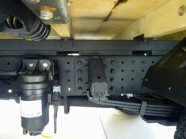 燃料タンク100L　右シャシ中央/リア工具箱　タイヤ止め2個　シャーシは 錆止め/マフラー塗装 仕上げに力を入れています。|三菱 キャンター 2PG-FGA50(4WD)の写真36