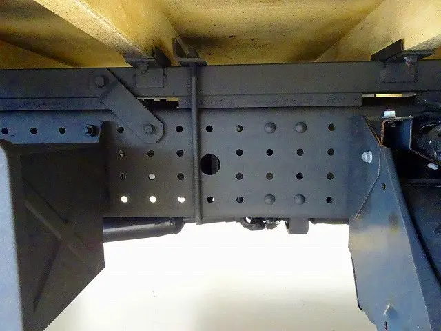 燃料タンク100L　右シャシ中央/リア工具箱　タイヤ止め2個　シャーシは 錆止め/マフラー塗装 仕上げに力を入れています。|三菱 キャンター 2PG-FGA50(4WD)の写真42