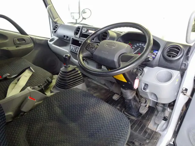 日野 デュトロ 2RG-XZU655M(2WD)の写真5