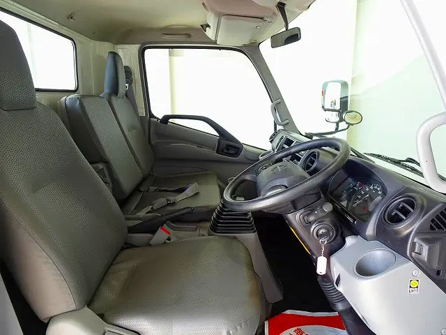 AC PS PW SRS ABS 集中ドアロック 左電格ミラー AM/FMラジオ ETC ターボ 排気ブレーキ アイドリングストップ トラクションコントロール|日野 デュトロ 2RG-XZU710M(2WD)の写真6