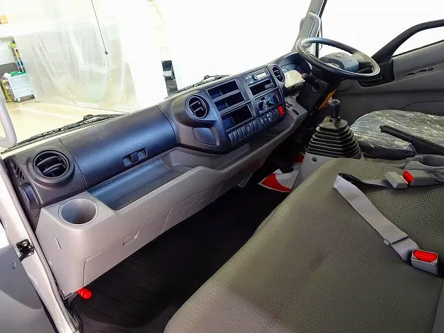 AC PS PW SRS ABS 集中ドアロック 左電格ミラー AM/FMラジオ ETC ターボ 排気ブレーキ アイドリングストップ トラクションコントロール|日野 デュトロ 2RG-XZU710M(2WD)の写真7