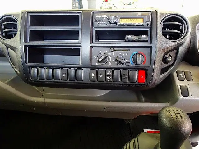 AC PS PW SRS ABS 集中ドアロック 左電格ミラー AM/FMラジオ ETC ターボ 排気ブレーキ アイドリングストップ トラクションコントロール|日野 デュトロ 2RG-XZU710M(2WD)の写真10