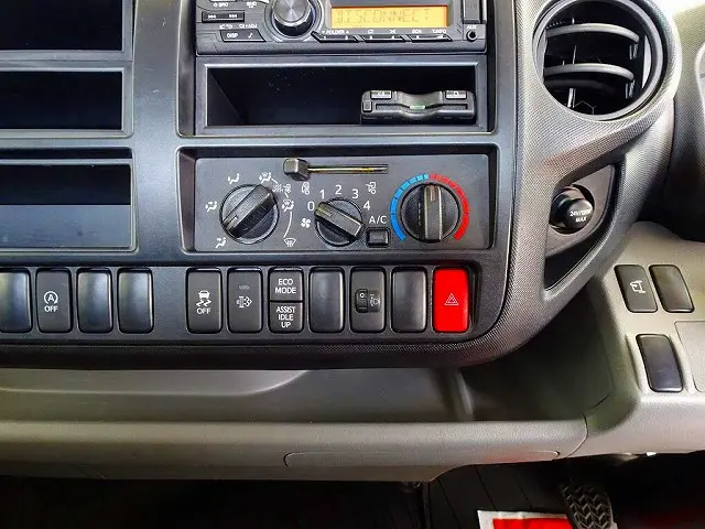AC PS PW SRS ABS 集中ドアロック 左電格ミラー AM/FMラジオ ETC ターボ 排気ブレーキ アイドリングストップ トラクションコントロール|日野 デュトロ 2RG-XZU710M(2WD)の写真11