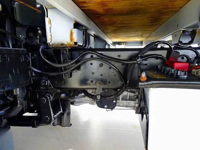 シャーシは 錆止め/マフラー塗装 仕上げに力を入れています。|日野 デュトロ 2RG-XZU710M(2WD)の写真33